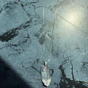 Crystal pendent necklace